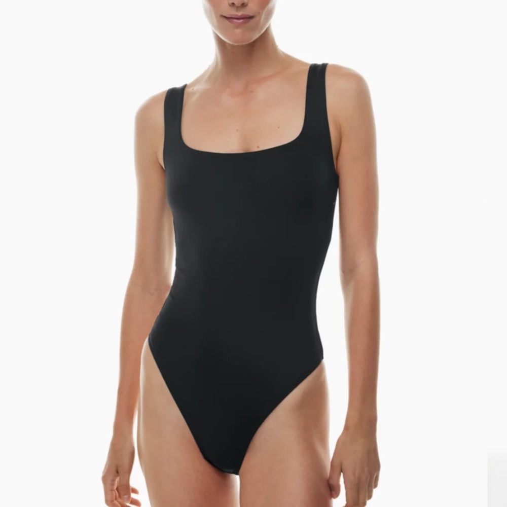 Babaton Contour Squareneck Bodysuit